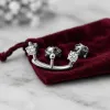 Le piercing d'oreille entre en joaillerie fine : deux diamants, trois trous, zéro compromis