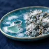 Nettoyer ses bijoux chez soi : ce qui ravive l'éclat, ce qui abîme en silence
