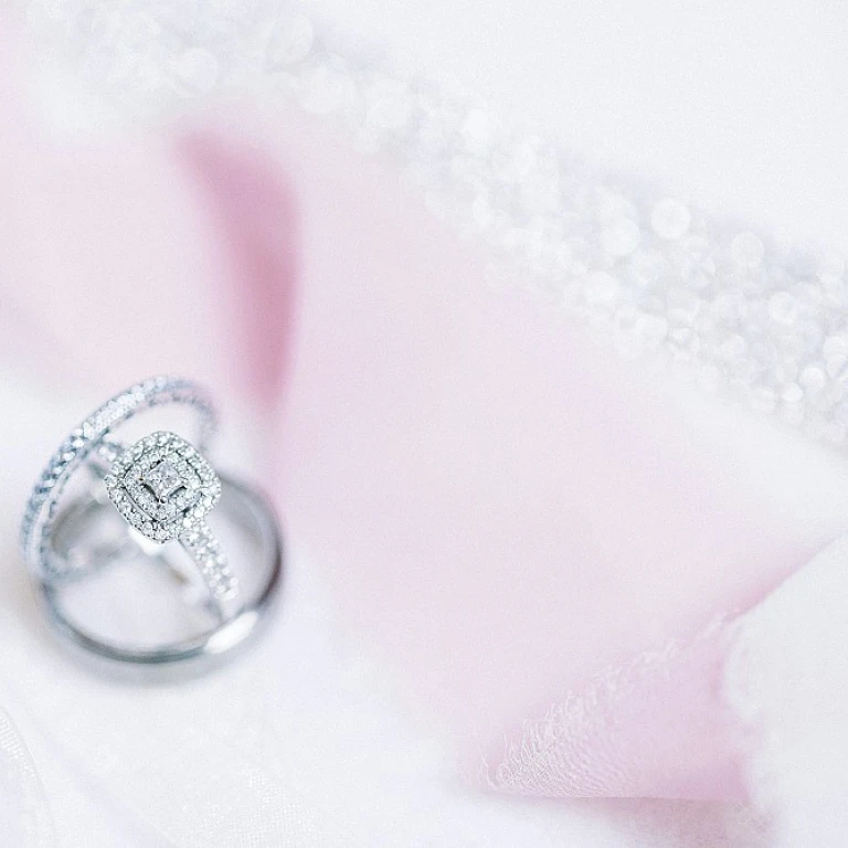 Élégance intemporelle : les boucles d'oreilles en perles de luxe