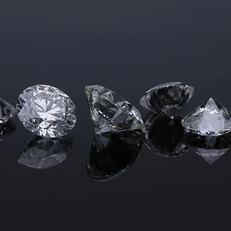 Sublimez votre style avec des boucles d'oreilles en perles pendantes