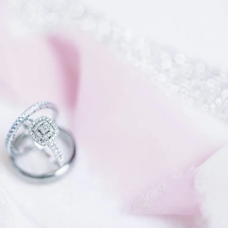Quel est le prix d'une bague montée avec un louis d'or ?