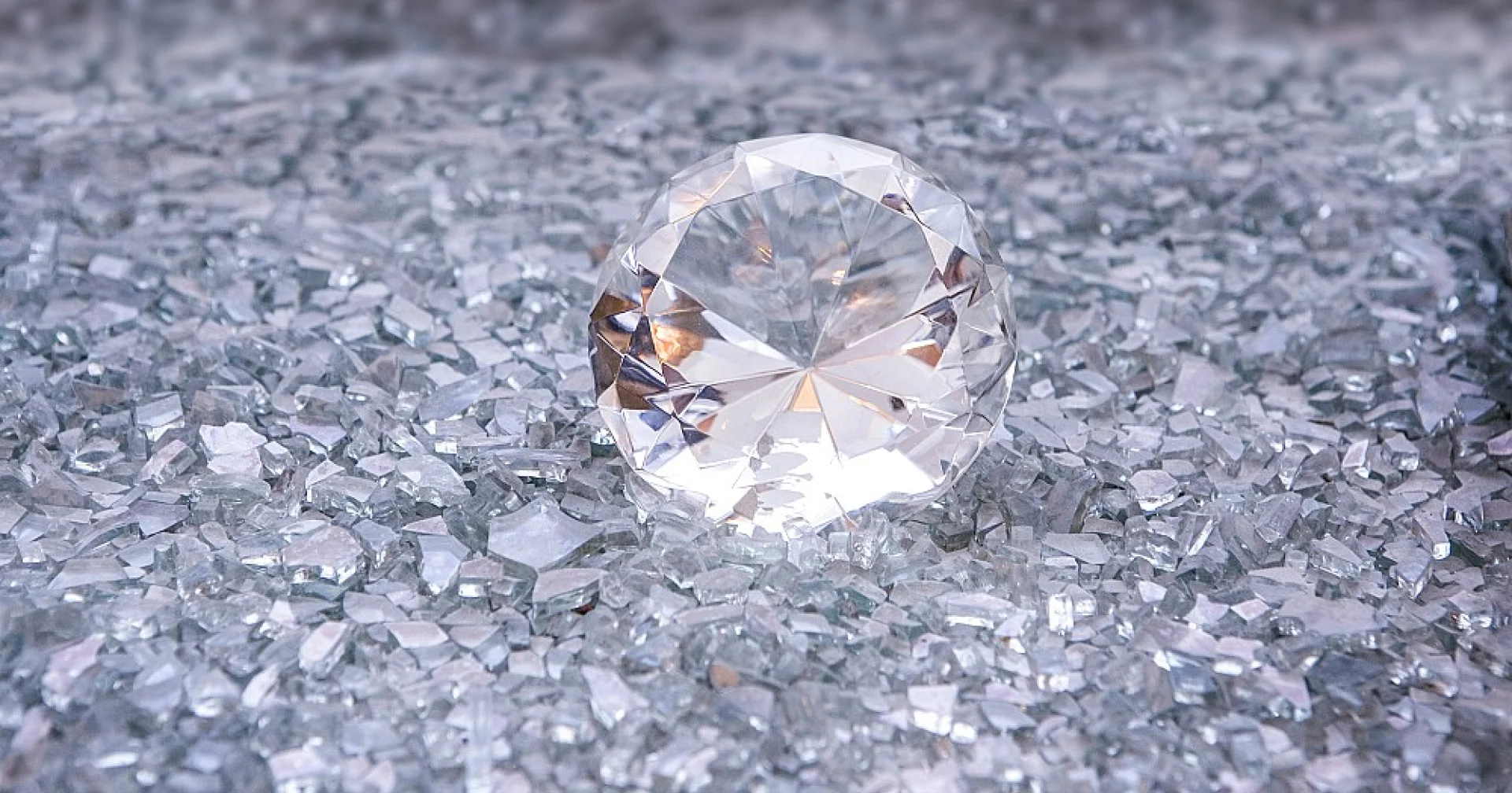 Broche Intemporelle En Alliage Doré Avec Nœud Mat Et Brillant - Occasion En Bon état