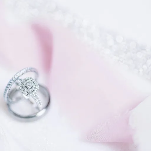 Sublimer son style avec des bagues en pierres naturelles : conseils et inspirations