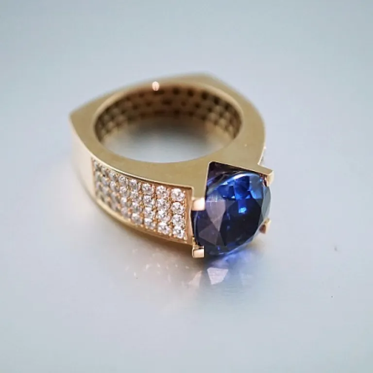Comment choisir une bague en pierre semi précieuse adaptée à votre style