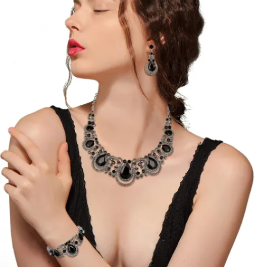 Parure Femme Mariage Style Fastueux Diamanté Goutte d'eau Grand Cristal Collier Plastron Boucles d'oreilles Pendantes Bracelet Ensemble Ton D'argent Noir