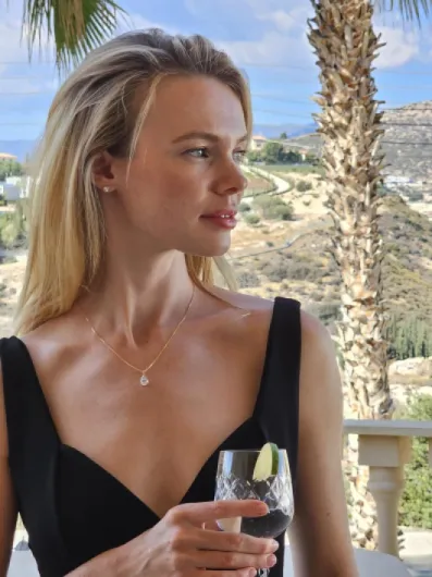 Parure de bijoux de luxe en or jaune massif 18 carats avec diamant en forme de poire 3 carats avec collier et boucles d'oreilles faits à la main, Or jaune massif 18 carats diamants 3 carats 2 fermoirs