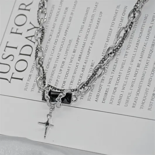 Multi couches unisexe Ins Style personnalisé Punk avec Zircon bijoux lumière luxe anniversaire