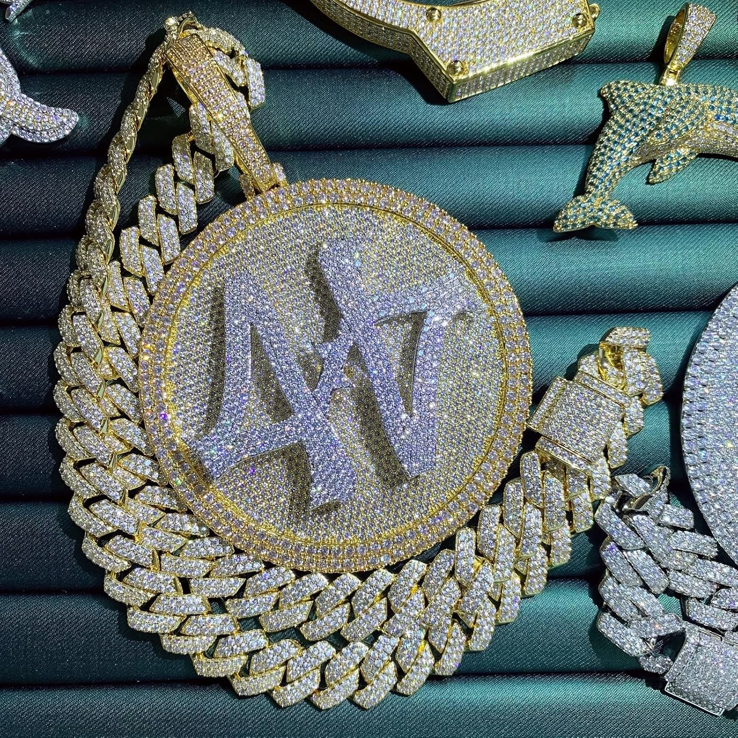 ICEDIAMOND 14K Hip Hop Jumbo 44 Spinner Pendentif Médaille Rotative avec Chaîne à Maillons Cubains de Luxe, Collier Diamant Super Étincelant CZ Glacé Plaqué Or pour Hommes Gold,18''Cuban