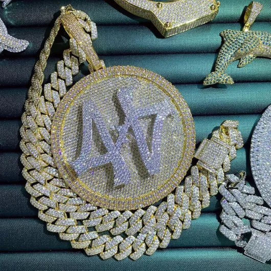 ICEDIAMOND 14K Hip Hop Jumbo 44 Spinner Pendentif Médaille Rotative avec Chaîne à Maillons Cubains de Luxe, Collier Diamant Super Étincelant CZ Glacé Plaqué Or pour Hommes Gold,18''Cuban