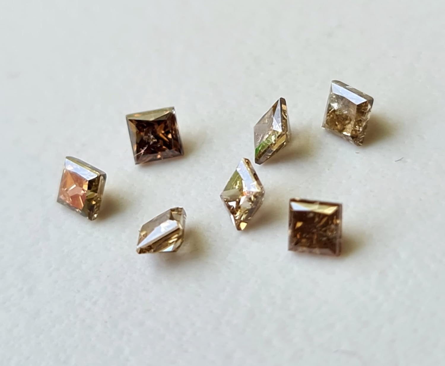Diamants champagne de mêlée, NATUREL 2,4 mm, diamant brun carré à facettes taille princesse pour bijoux, (1 pièce à 2 pièces) 1 pc