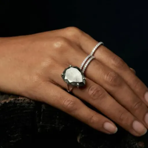 Test Bague De Luxe En Pyrite : une bague originale en argent 925 qui mise tout sur la pierre