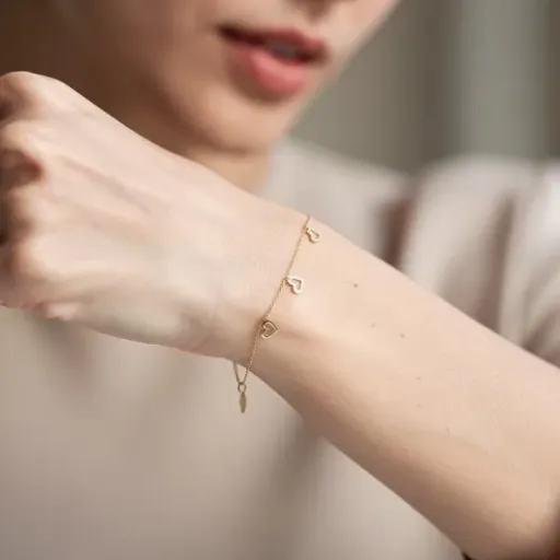Test Bracelet Femme Salia Gold Paris : un petit bracelet cœur en or 18K qui fait le job pour un cadeau