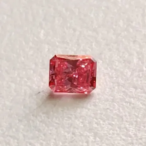 Test diamant rose baguette PDD783 : une petite pierre de labo pour projets de bijoux perso