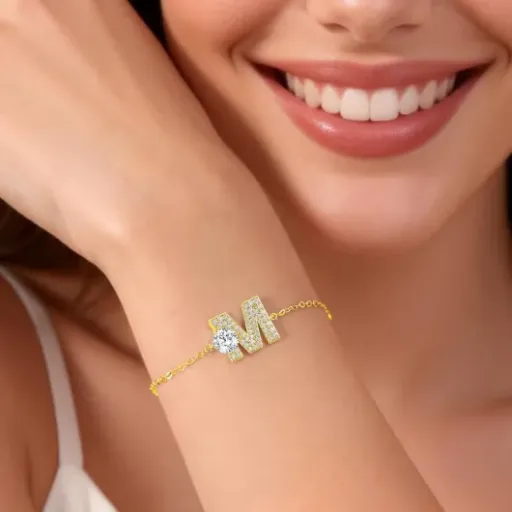 Test Bracelet Initiale LOUISA SECRET : un petit bijou perso qui fait le job sans ruiner