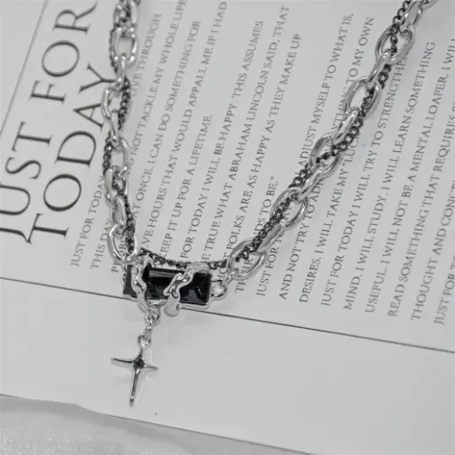 Test Multi couches unisexe Ins Style Punk : le collier qui veut faire hip-hop sans se ruiner