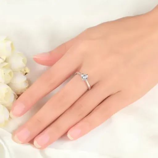 Test AMDXD Bague Mariage Femme : une petite bague en or blanc correcte pour un budget serré