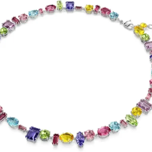 Test Swarovski Gema Necklace : le collier qui envoie de la couleur sans être trop bling-bling