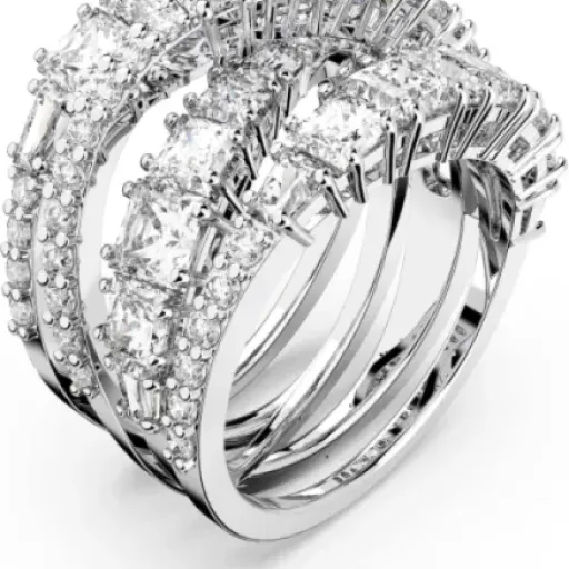 Test Swarovski Hyperbola Ring : une bague qui en jette, mais pas donnée pour ce que c’est
