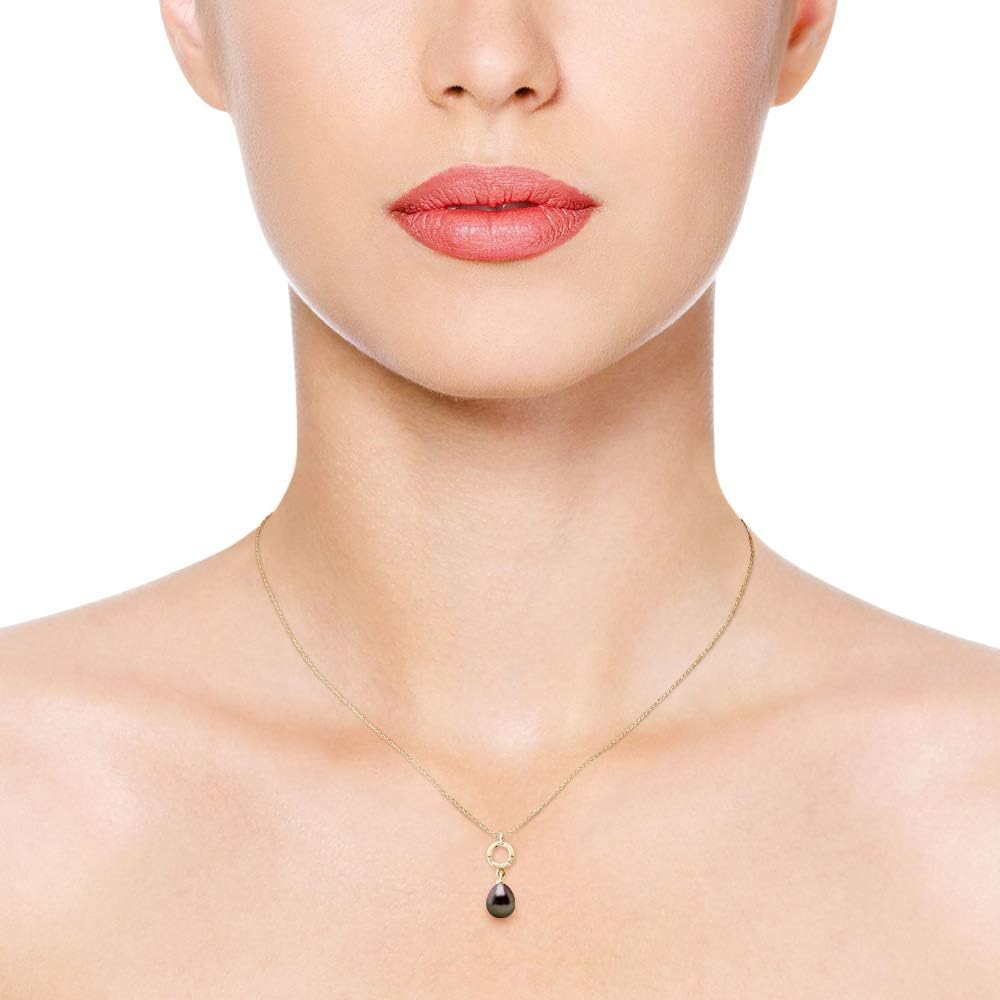 PEARLS & COLORS - Collier PRESTIGE Diamant 0.010 Cts - Véritable Perle de Culture de Tahiti Poire 8-9 mm - Qualité A+ - Disponible en Or Jaune et Or Blanc - Bijou Femme