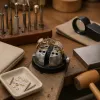 Bague sertie : comprendre les techniques de sertissage qui subliment les pierres