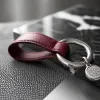 Porte clés en cuir : l’accessoire raffiné qui relie joaillerie, matières rares et style du quotidien
